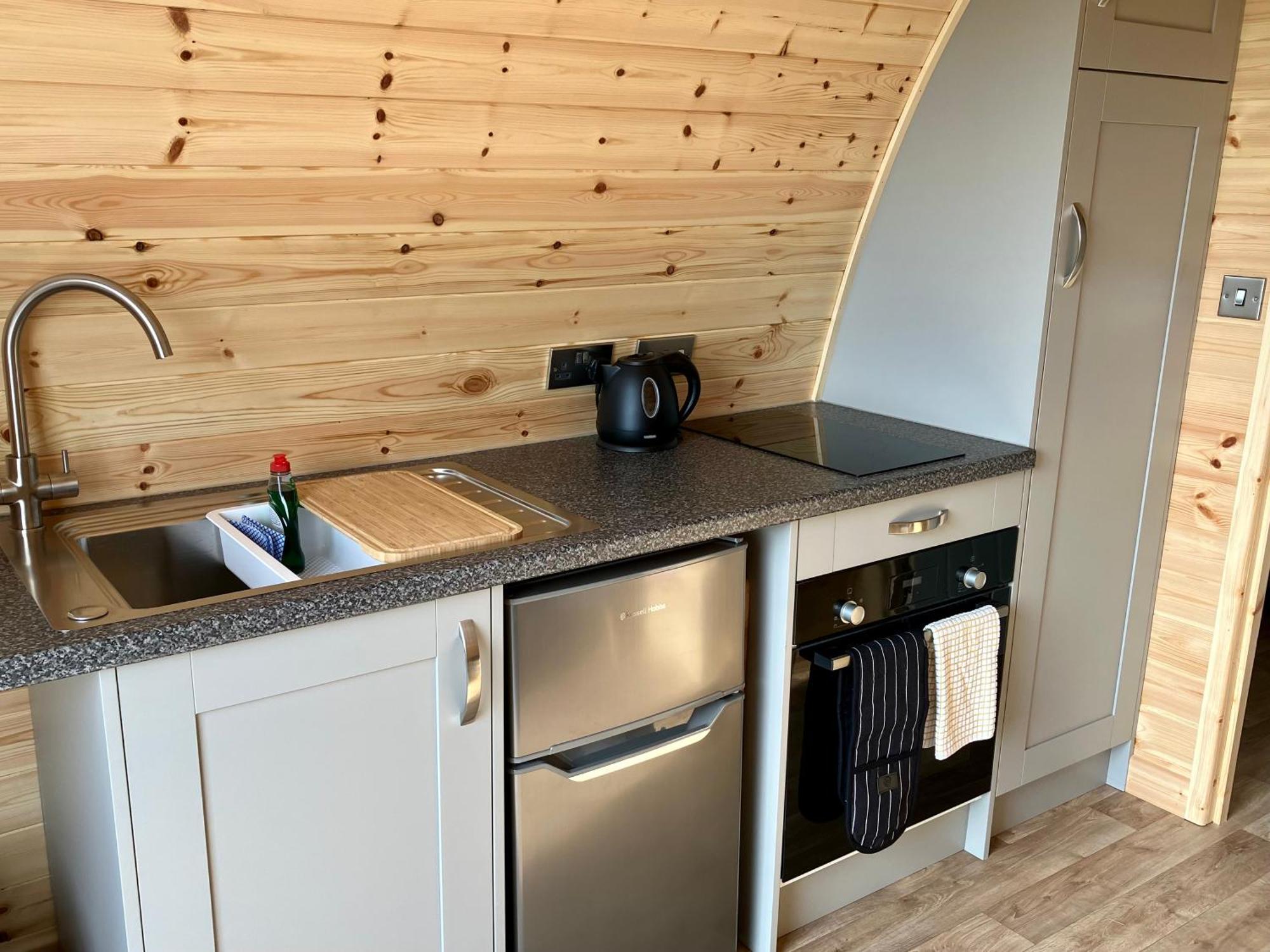 Badingham Waterpump Pod For 2 Adults With Ensuite In The Suffolk Countryside מראה חיצוני תמונה